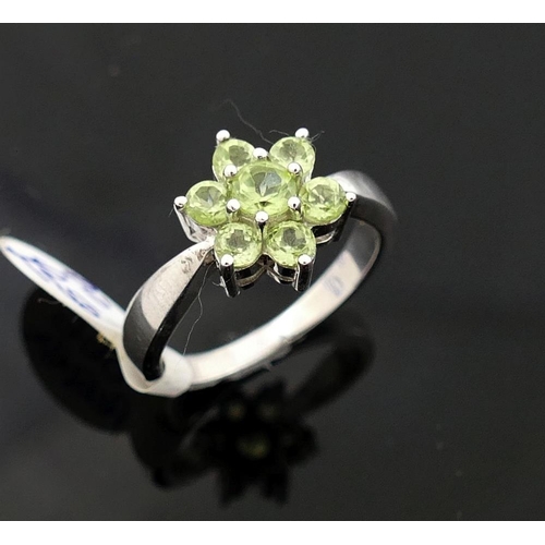 214 - A selection of peridot jewellery including a pebble necklace, two pairs of stud earrings, a daisy he... 