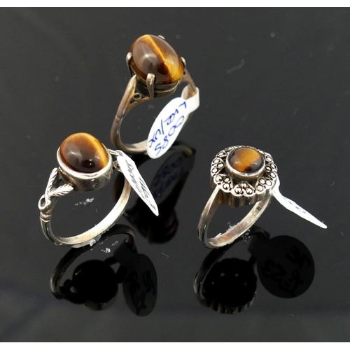 223 - A selection of tiger's eye jewellery comprised of a string of pebble beads, with matching bracelet a... 