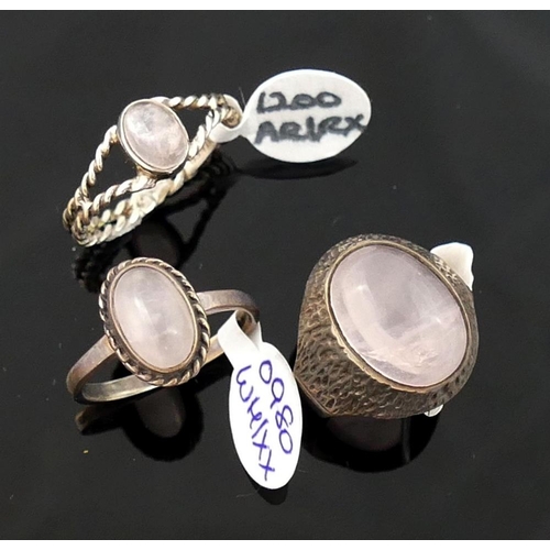 224 - A quantity of rose quartz jewellery, comprised of three rings, a brooch, two pendants, two pairs of ... 