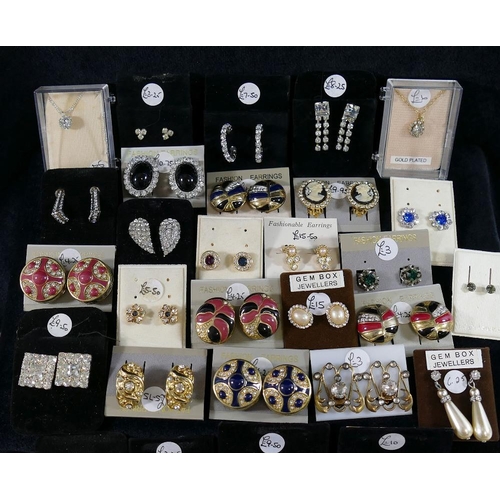 263 - A large collection of 20th century paste set jewellery including brooches, necklaces, earrings and p... 