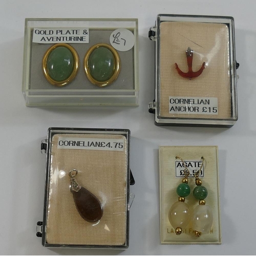 271 - A selection of carnelian and aventurine quartz jewellery comprised of a long string of graduated car... 