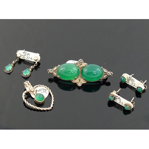 274 - A selection of blue and green agate set jewellery comprised of three brooches, three pendants and si... 