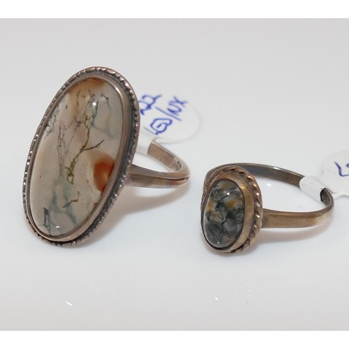 286 - A selection of moss agate jewellery comprised of two brooches, a pair of cuff-links, four rings and ... 