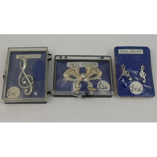 292 - A selection of jewellery items marked 'silver', '925' and 'sterling', comprised of two identity brac... 