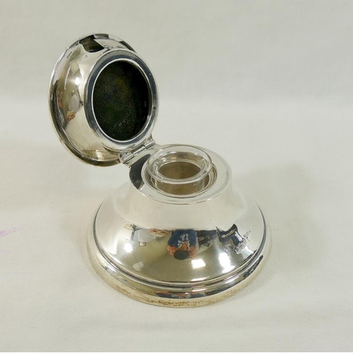 109 - An Edwardian circular silver inkwell, Sheffield 1908 by Walker and Hall, with loaded base, 9.7cm dia... 