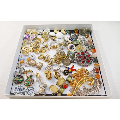 14 - Assorted costume jewellery including a large quantity of earrings and other items including faux pea... 