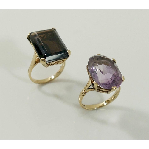 19A - A 9ct gold amethyst single stone ring, London 1962, finger size M1/2, and a smokey quartz single sto... 