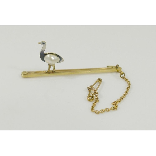 25A - A late Victorian gold bar brooch, mounted to one end with an enamel and mother of pearl ostrich, 5cm... 