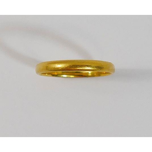 26 - A 22 carat gold wedding band, Birmingham 1929, finger size O, 2.3g