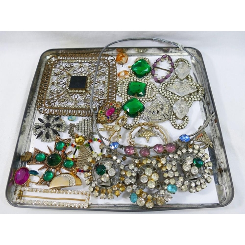 28A - An assortment of paste set jewellery, amber items, vintage and other jewellery, cufflinks and watche... 