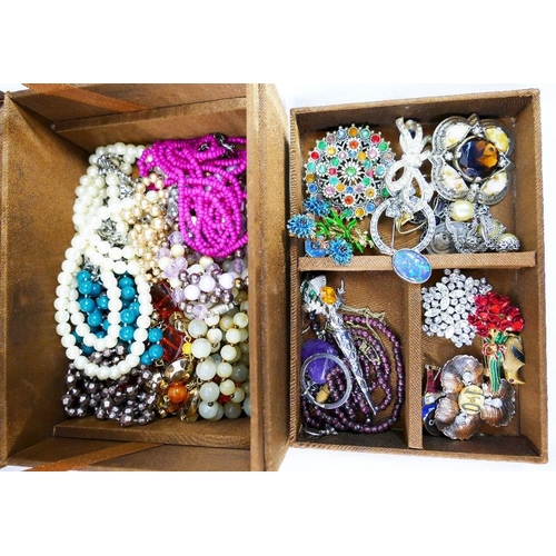 39A - A quantity of assorted costume jewellery including paste beads, hardstone beads, enamelled items, ea... 