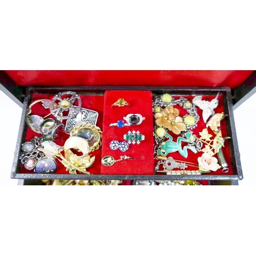 39A - A quantity of assorted costume jewellery including paste beads, hardstone beads, enamelled items, ea... 