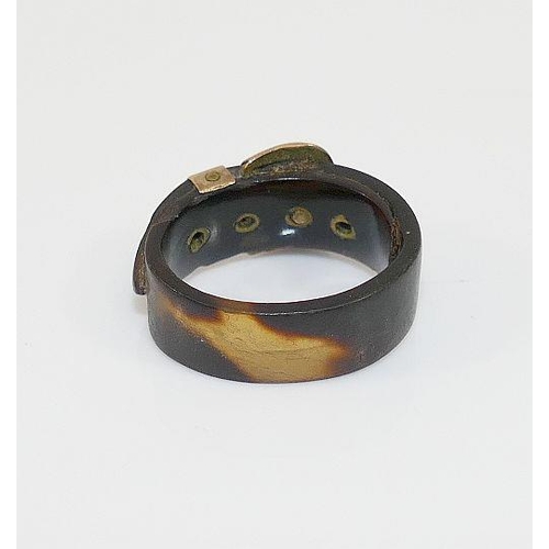 6 - A Georgian tortoiseshell and gold buckle ring