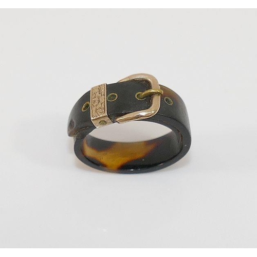 6 - A Georgian tortoiseshell and gold buckle ring