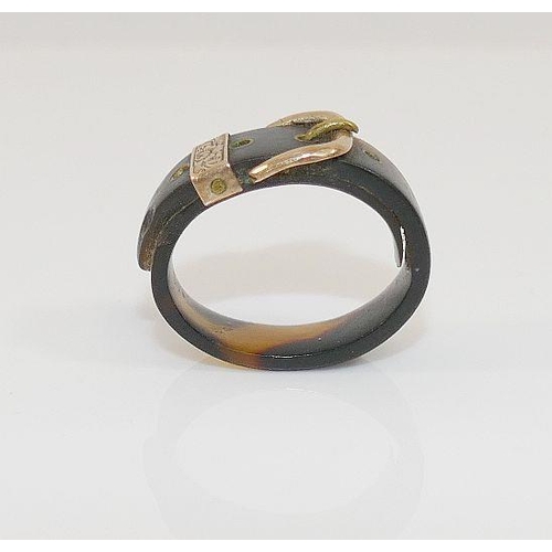 6 - A Georgian tortoiseshell and gold buckle ring