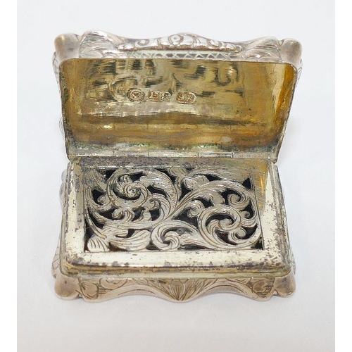 94 - A Victorian silver vinaigrette, Birmingham 1843, by Edward Smith, with engraved decoration, the gilt... 