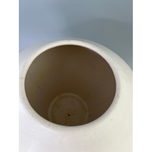 17A - ASA Selection Ceramic Vase – Modern White Geometric DesignA contemporary ceramic vase by ASA Selecti... 