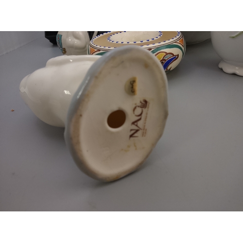 20 - Collection of named china and pottery items.