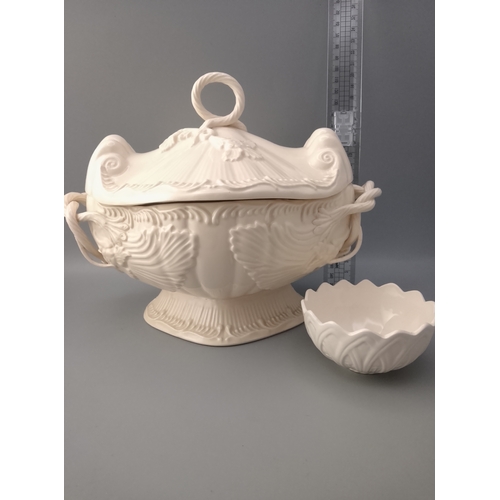 34 - Creamware Soup Tureen with Cover / top & Leeds ware bowl
