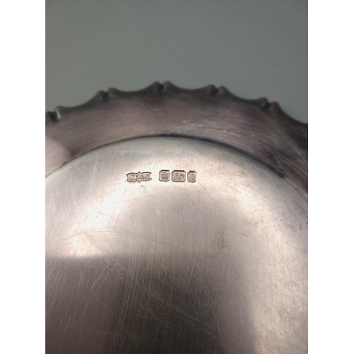 45 - Sterling Silver Round Dish / shallow bowl with Shaped Edge - 76 grams
James Dixon & Sons Ltd... 