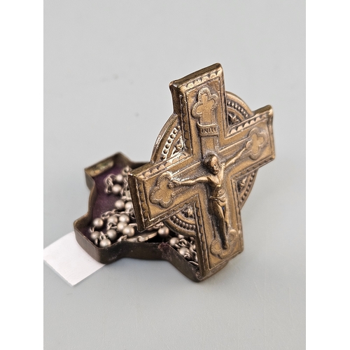 47 - Antique Religious Box with Jesus & Rosary beadsgerman
gross weight: 12g... 