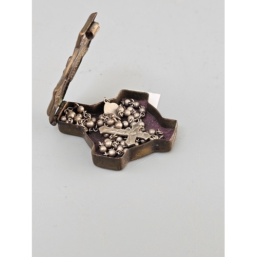 47 - Antique Religious Box with Jesus & Rosary beadsgerman
gross weight: 12g... 