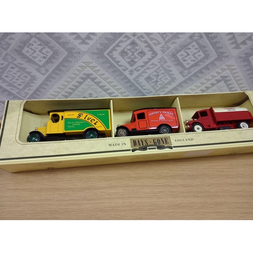 134 - Lledo Trackside DG111002 1:76 Sentinel Ballast with Gun Load LNER & days gone cars