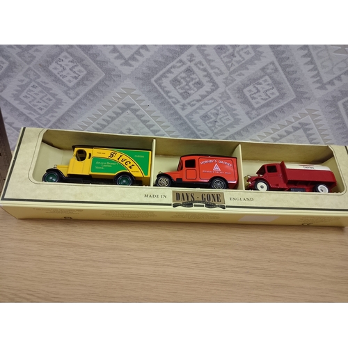 134 - Lledo Trackside DG111002 1:76 Sentinel Ballast with Gun Load LNER & days gone cars