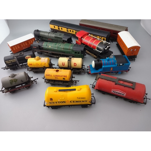 159 - mixed lot of vintage model hornby railway rolling stock,