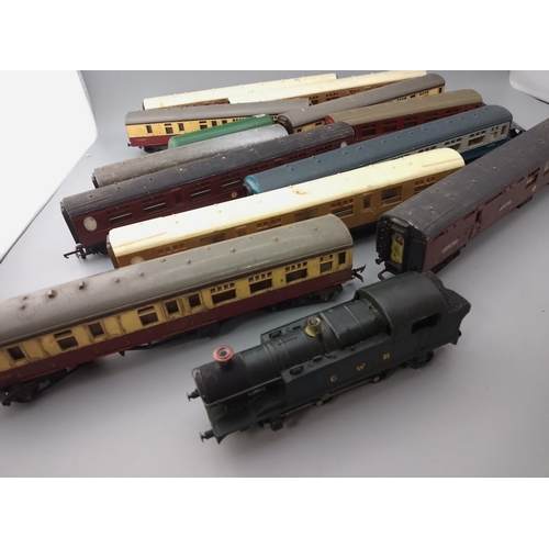159 - mixed lot of vintage model hornby railway rolling stock,