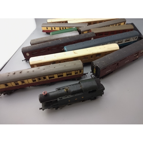 159 - mixed lot of vintage model hornby railway rolling stock,