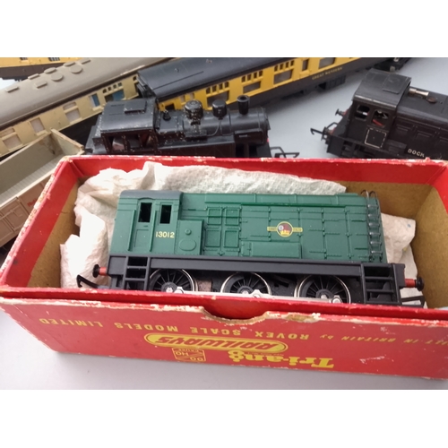 161 - Hornby Tri-ang OO gauge model railway set