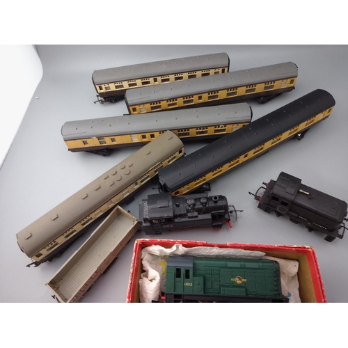 161 - Hornby Tri-ang OO gauge model railway set