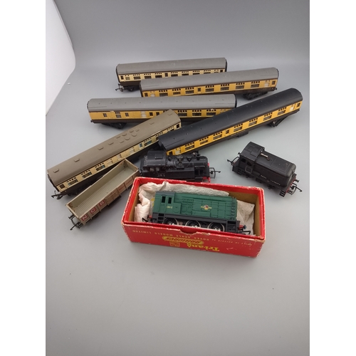 161 - Hornby Tri-ang OO gauge model railway set