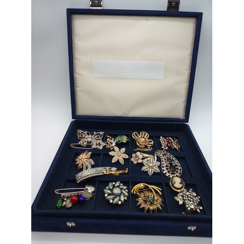 18 - A collection of vintage costume jewellery brooches. In a velvet coin box