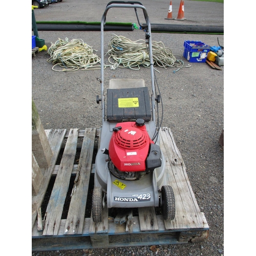 47 - A Honda HRB423 self propelled lawn mower