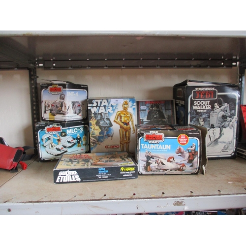 86 - A quantity of Star Wars toys