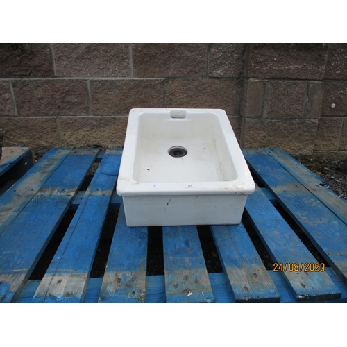 85 - A vintage Belfast sink of diminutive form