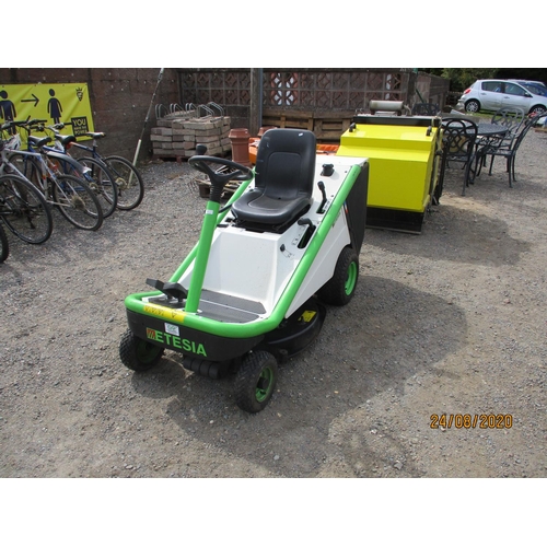 91 - An Etesia MK8E-Hydro self propelled contractor's mower (garaged for some time and not run)