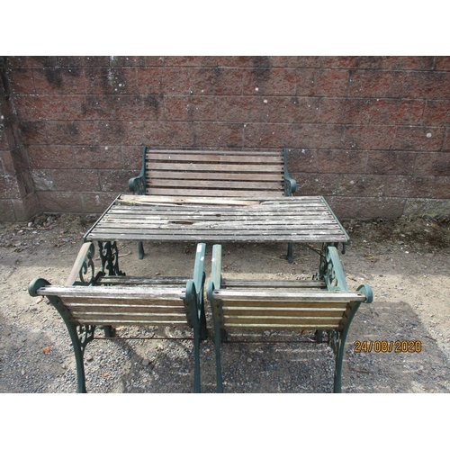 111 - A metallic and wooden garden suite consisting of a bench, a pair of armchairs and a table