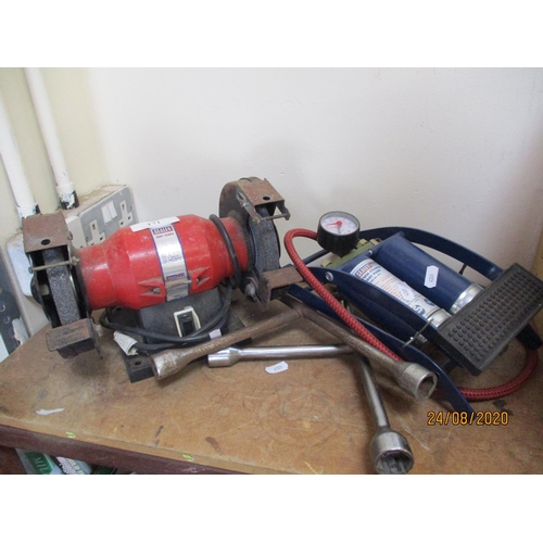 171 - A Sealey bench grinder and twin cylinder foot pump together with two wheel braces