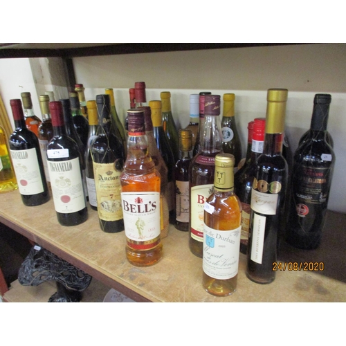 475 - A varied accumulation of wines and spirits