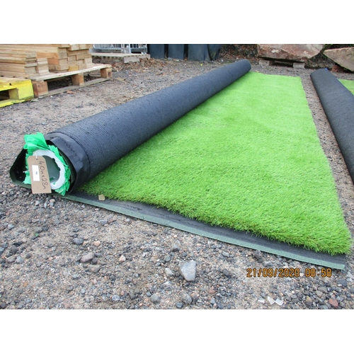 90 - A roll of artificial grass (4m x 2.8m) new