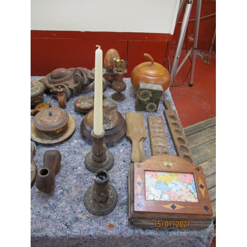 174 - Assorted treen and other wooden objects