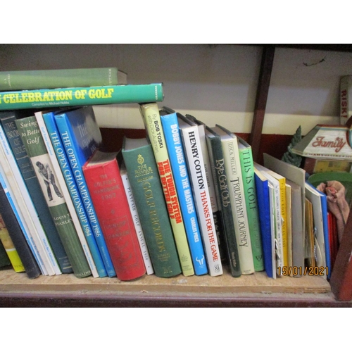 291 - A large and varied accumulation of vintage books pertaining to golf