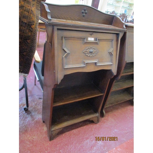 334 - An Edwardian oak fall front bureau fitted two shelves below