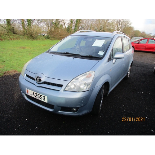 18 - A 2004 Toyota Corolla Verso T-Spirit four door MPV (manual) J42559, odometer reading 100,677 miles