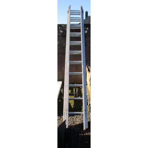 48 - An aluminium eleven rung triple extension ladder