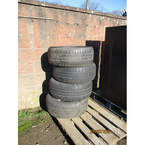 58 - A set of five Land Rover aluminium wheels and tyres (255/55R18)