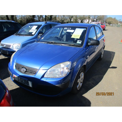 15 - A 2006 Kia Rio GS 1.4 five door hatchback (manual) J61318, odometer reading 80,479 miles